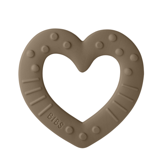Coeur en bois de chêne foncé pour bébé
