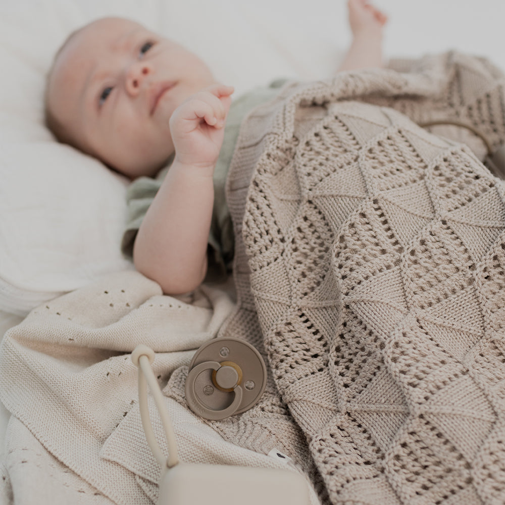 Knitted Blanket Wavy Ivory